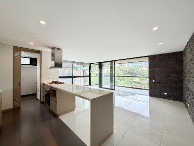 Apartamento de 3 alcobas en arriendo en Altos Del Poblado, Medellín, 122 m² · foto 3 de 13