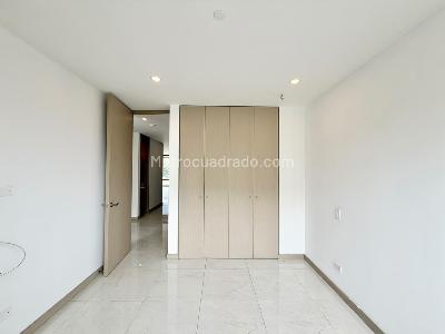Apartamento de 3 alcobas en arriendo en Altos Del Poblado, Medellín, 122 m² · foto 8 de 13