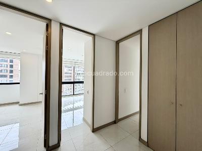 Apartamento de 3 alcobas en arriendo en Altos Del Poblado, Medellín, 122 m² · foto 9 de 13