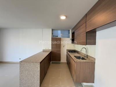 Apartamento de 2 alcobas en arriendo en Alto De Las Palmas, Medellín, 70 m² · foto 2 de 12