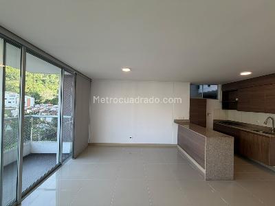 Apartamento de 2 alcobas en arriendo en Alto De Las Palmas, Medellín, 70 m² · foto 4 de 12