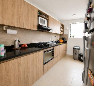 Apartamento de 3 alcobas en venta en La Castellana, Medellín, 79 m² · foto 3 de 11