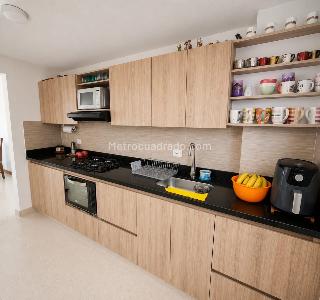 Apartamento de 3 alcobas en venta en La Castellana, Medellín, 79 m² · foto 4 de 11