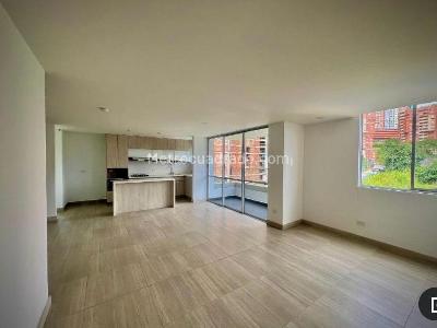 Apartamento de 2 alcobas en venta en Las Lomitas, Sabaneta, 79 m² · foto 3 de 12