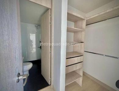 Apartamento de 2 alcobas en venta en Las Lomitas, Sabaneta, 79 m² · foto 8 de 12