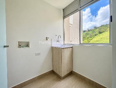 Apartamento de 2 alcobas en venta en Las Lomitas, Sabaneta, 79 m² · foto 9 de 12