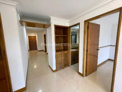 Apartamento de 2 alcobas en venta en Bosques De Zuñiga, Envigado, 107 m² · foto 2 de 11