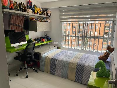 Apartamento de 3 alcobas en venta en Castropol, Medellín, 117 m² · foto 3 de 15