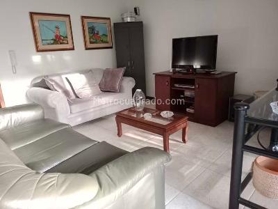 Casa de 5 alcobas en venta en Loma Benedictinos, Envigado, 239 m² · foto 2 de 14