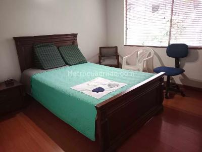 Casa de 5 alcobas en venta en Loma Benedictinos, Envigado, 239 m² · foto 4 de 14