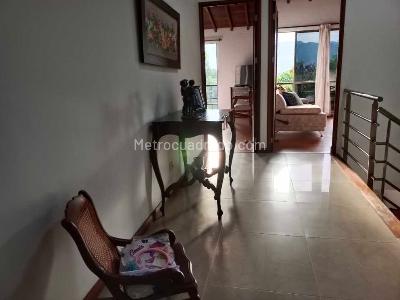 Casa de 5 alcobas en venta en Loma Benedictinos, Envigado, 239 m² · foto 6 de 14