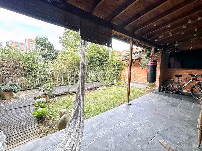 Casa de 3 alcobas en venta en Loma Del Chocho, Envigado, 240 m² · foto 11 de 15