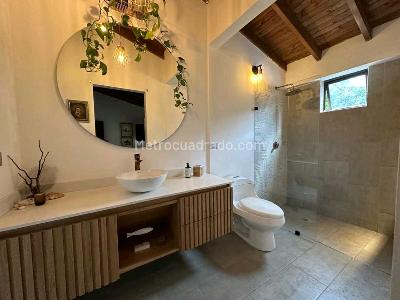 Casa de 3 alcobas en venta en Loma Del Chocho, Envigado, 240 m² · foto 15 de 15