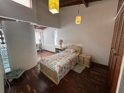 Casa de 2 alcobas en venta en Loma Del Escobero, Envigado, 185 m² · foto 10 de 20