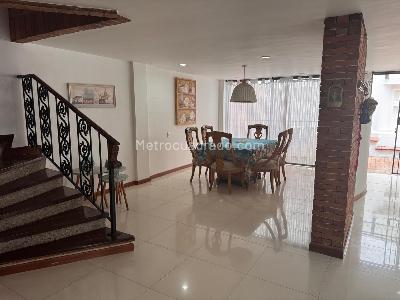 Casa de 2 alcobas en venta en Loma Del Escobero, Envigado, 185 m² · foto 11 de 20