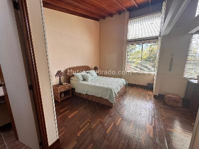 Casa de 2 alcobas en venta en Loma Del Escobero, Envigado, 185 m² · foto 12 de 20