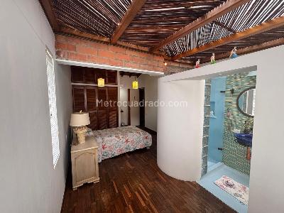 Casa de 2 alcobas en venta en Loma Del Escobero, Envigado, 185 m² · foto 15 de 20