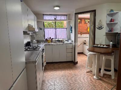 Casa de 2 alcobas en venta en Loma Del Escobero, Envigado, 185 m² · foto 17 de 20