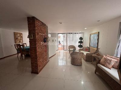 Casa de 2 alcobas en venta en Loma Del Escobero, Envigado, 185 m² · foto 2 de 20