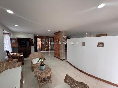 Casa de 2 alcobas en venta en Loma Del Escobero, Envigado, 185 m² · foto 5 de 20