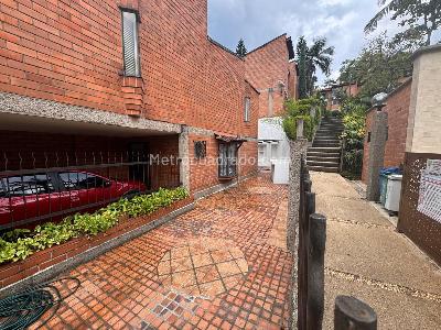 Casa de 2 alcobas en venta en Loma Del Escobero, Envigado, 185 m² · foto 6 de 20