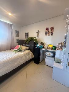 Apartamento en venta en Loma De Los Bernal, Medellín · foto 5 de 11