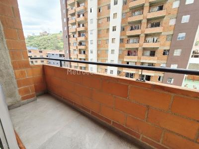 Apartamento de 3 alcobas en venta en Machado, Bello, 56 m² · foto 2 de 16