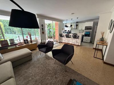 Casa de 3 alcobas en venta en Altos Del Poblado, Medellín, 200 m² · foto 2 de 15