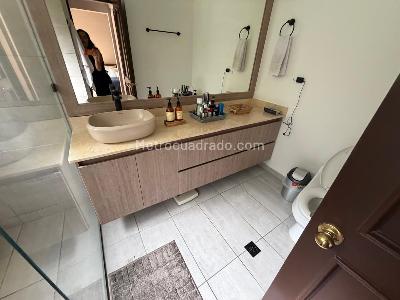 Casa de 3 alcobas en venta en Altos Del Poblado, Medellín, 200 m² · foto 8 de 15