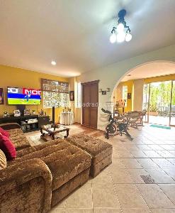 Casa de 4 alcobas en venta en El Bosque, Floridablanca, 387 m² · foto 2 de 10