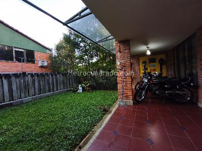 Casa de 4 alcobas en venta en Las Santas, Medellín, 284 m² · foto 12 de 20