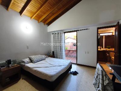 Casa de 4 alcobas en venta en Las Santas, Medellín, 284 m² · foto 16 de 20