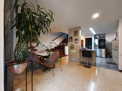 Casa de 4 alcobas en venta en Las Santas, Medellín, 284 m² · foto 3 de 20
