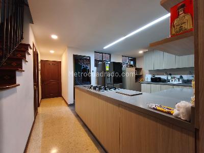 Casa de 4 alcobas en venta en Las Santas, Medellín, 284 m² · foto 4 de 20
