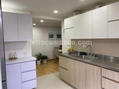 Apartamento de 3 alcobas en venta en Loma De San Julian, Medellín, 87 m² · foto 3 de 17
