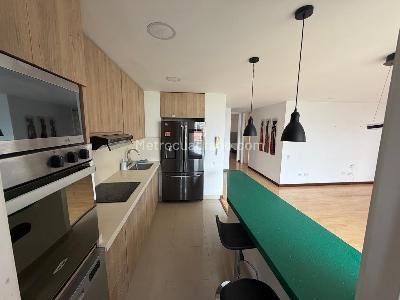 Apartamento de 2 alcobas en venta en Lalinde, Medellín, 94 m² · foto 2 de 11
