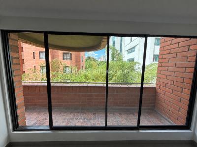 Apartamento en venta en Oviedo, Medellín · foto 4 de 20