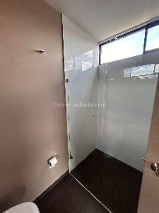 Apartamento de 2 alcobas en arriendo en Altos Del Poblado, Medellín, 80 m² · foto 13 de 16