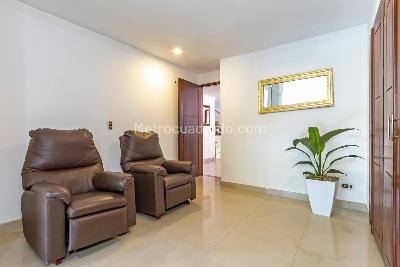Casa de 4 alcobas en arriendo en Loma Cola Del Zorro, Medellín, 250 m² · foto 11 de 20