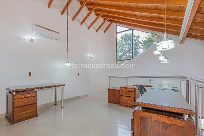 Casa de 4 alcobas en arriendo en Loma Cola Del Zorro, Medellín, 250 m² · foto 16 de 20