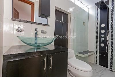 Casa de 4 alcobas en arriendo en Loma Cola Del Zorro, Medellín, 250 m² · foto 8 de 20
