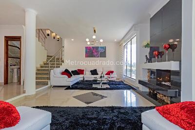 Casa de 4 alcobas en venta en Loma Cola Del Zorro, Medellín, 250 m² · foto 2 de 20