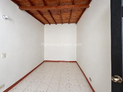 Casa de 4 alcobas en venta en Robledo, Medellín, 65 m² · foto 9 de 11