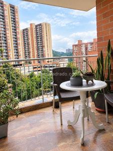 Apartamento de 3 alcobas en venta en Ciudadela Del Parque, Itagüí, 68 m² · foto 2 de 12