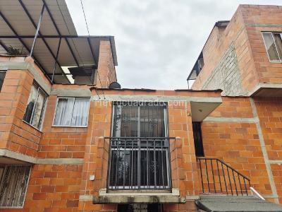 Casa de 2 alcobas en venta en Pajarito, Medellín, 40 m² · foto 15 de 16