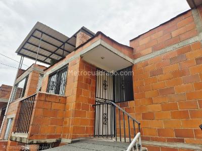 Casa de 2 alcobas en venta en Pajarito, Medellín, 40 m² · foto 16 de 16