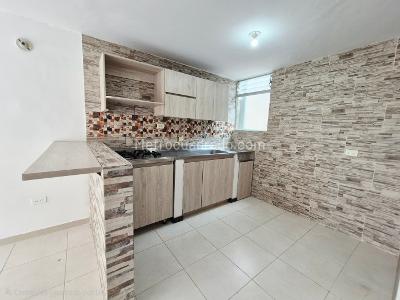 Casa de 2 alcobas en venta en Pajarito, Medellín, 40 m² · foto 2 de 16