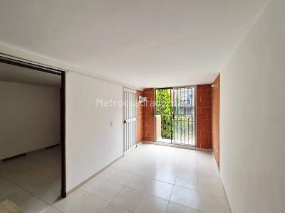 Casa de 2 alcobas en venta en Pajarito, Medellín, 40 m² · foto 6 de 16