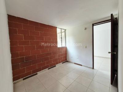 Casa de 2 alcobas en venta en Pajarito, Medellín, 40 m² · foto 8 de 16