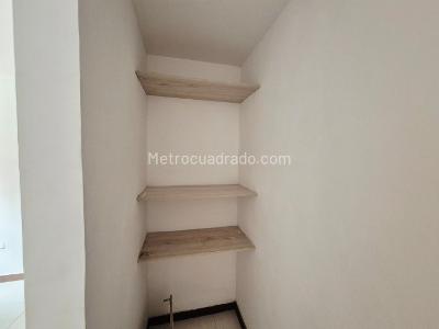 Casa de 2 alcobas en venta en Pajarito, Medellín, 40 m² · foto 9 de 16